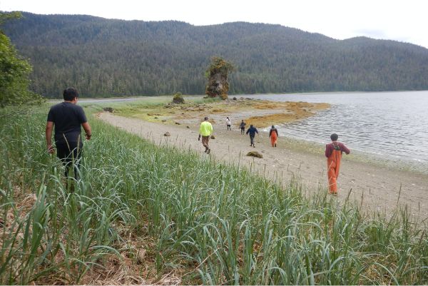 Hecla-Indigenous Peoples-AYCC beach photo A group of indigenous people by the beach.